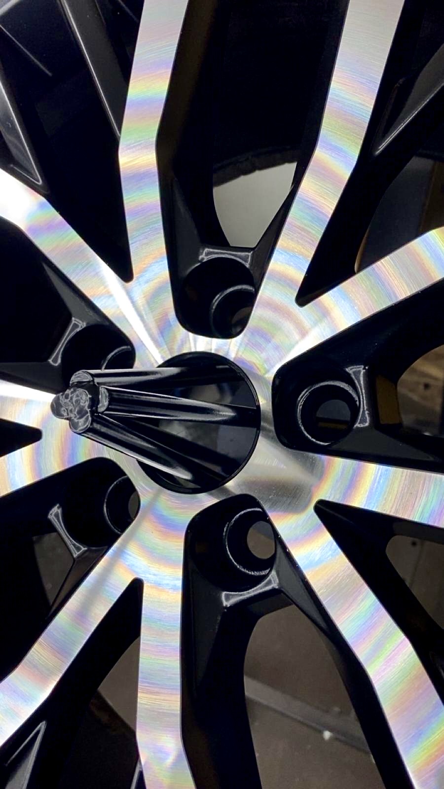 Alloy wheel repair Mellors Wheelworks Diamond cutting, powder coating, kerb repairs